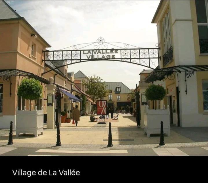 Appartement 2 Pieces 5Min Gare Val D'Europe Parking Inclus Montévrain Exterior foto